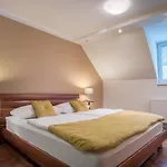 Old Town 3 Bedroom Presidential Loft