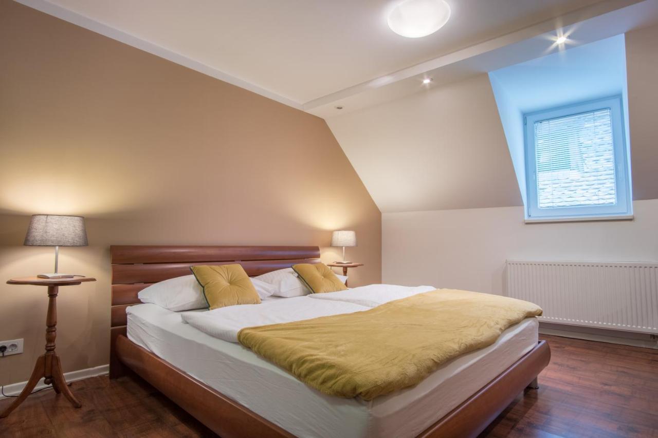 Old Town 3 Bedroom Presidential Loft Apartma